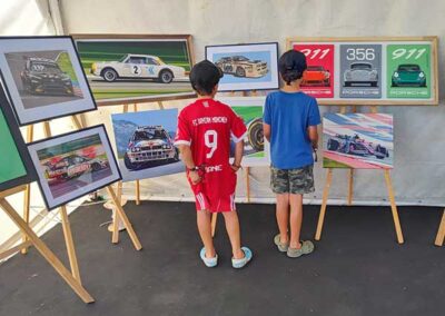 Admirando las obras de Fuel Art en el Fan Zone de la apertura del campeonato 2026 de TC2000 y TopRace