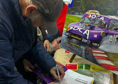 Daniel Sonzini junto a Fuel Art en La Feria del Libro de Buenos AIres en el stand de Motorart