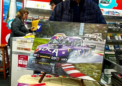 Daniel Sonzini junto a Fuel Art en La Feria del Libro de Buenos AIres en el stand de Motorart